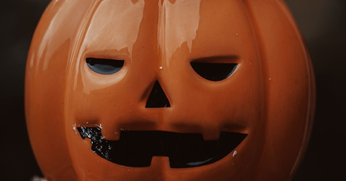 Spook Your iPhone: The Ultimate Guide to Halloween Wallpapers for iPhone
