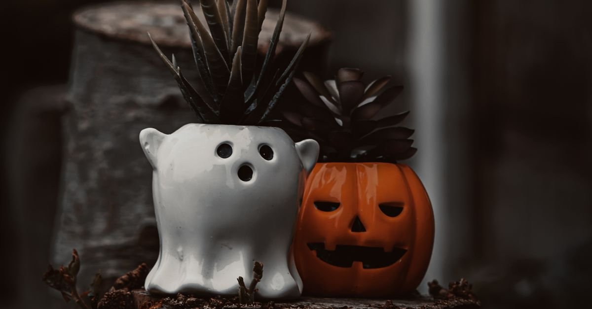 Spook Your iPhone: The Ultimate Guide to Halloween Wallpapers for iPhone