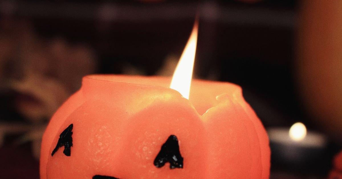 Spook Your iPhone: The Ultimate Guide to Halloween Wallpapers for iPhone