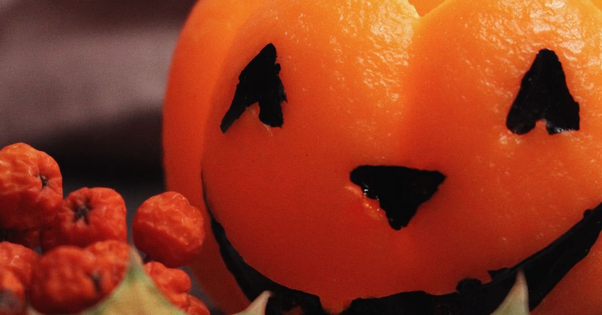 Spook Your iPhone: The Ultimate Guide to Halloween Wallpapers for iPhone