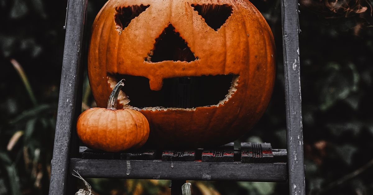 Spook Your iPhone: The Ultimate Guide to Halloween Wallpapers for iPhone
