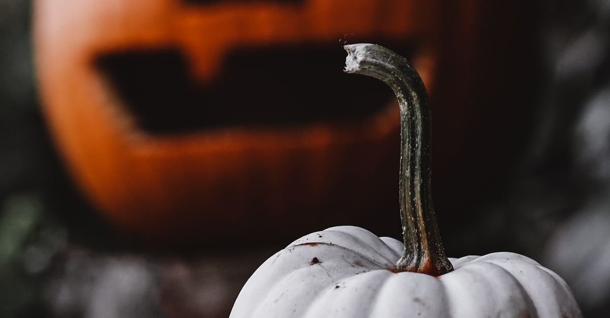 Spook Your iPhone: The Ultimate Guide to Halloween Wallpapers for iPhone